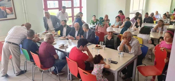 Birlik Vakfı, Kütahya’daki depremzede vatandaşları bayramda da yalnız bırakmadı
