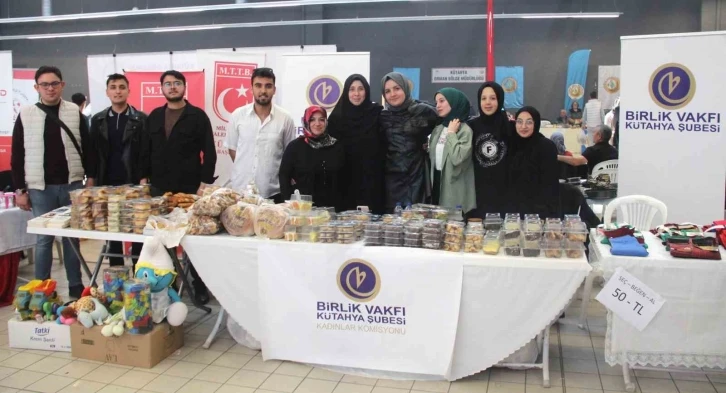 Birlik Vakfı Kütahya Şubesi Kadınlar Komisyonu üyelerinden engelli depremzedelere destek
