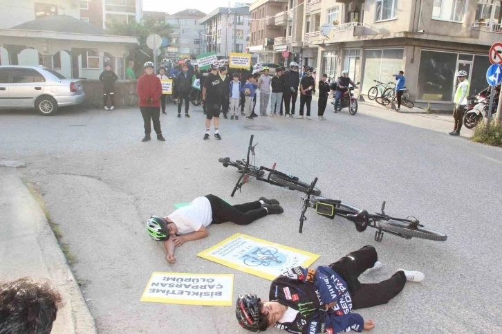 Bisikletliler, önce sessiz sürüş yaptı ardından kazada ölen bisiklet sürücüsünü andı
