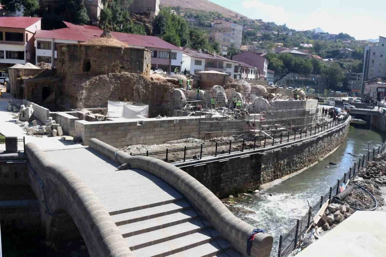 Bitlis’te yıllara meydan okuyan tarihi yapılar yeniden ayağa kaldırılıyor
