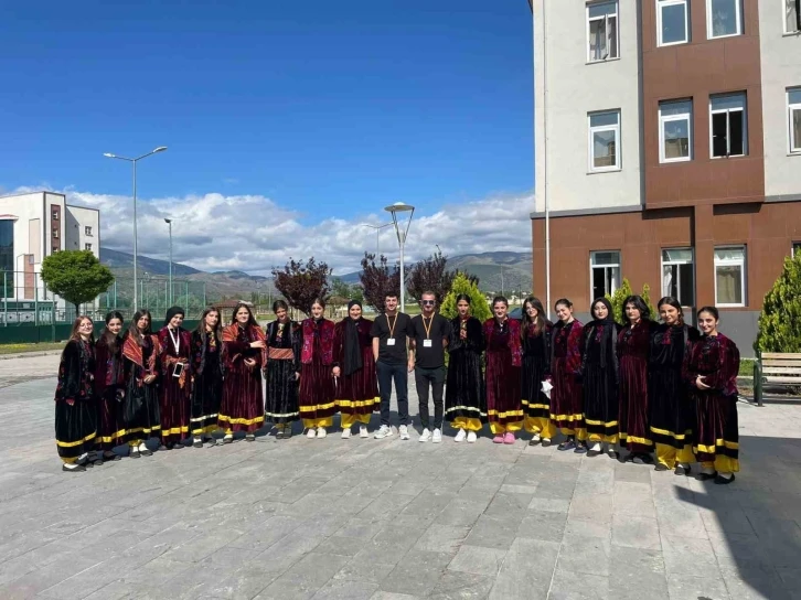 Bitlisli folklorculardan büyük başarı
