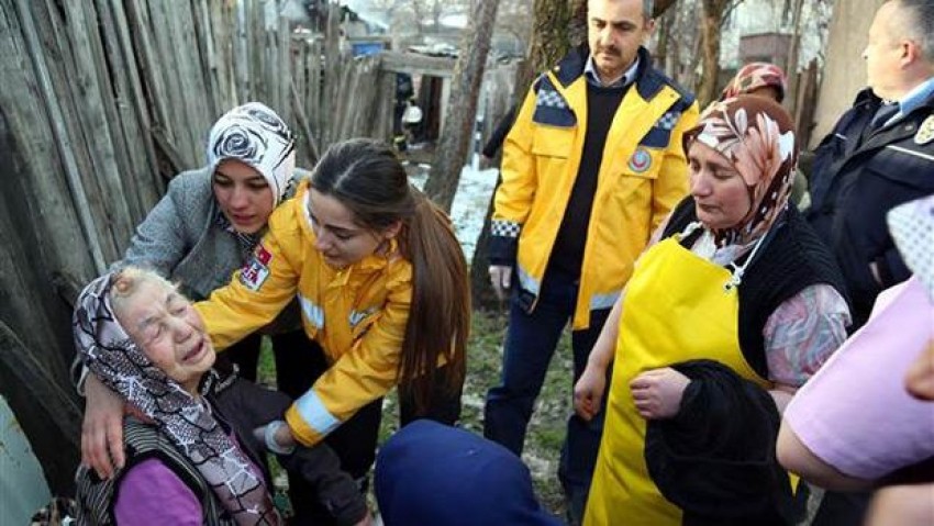 Bolu'da yaşlı çiftin 30 yıl birlikte yaşadığı ev yandı