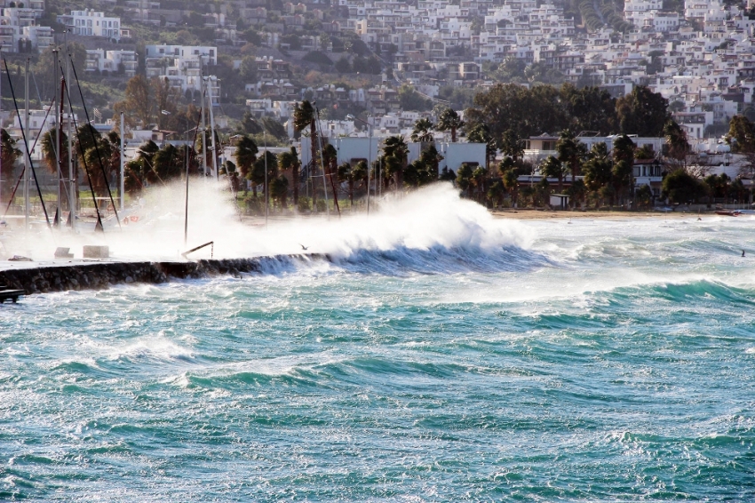 Fırtına Bodrum’u vurdu