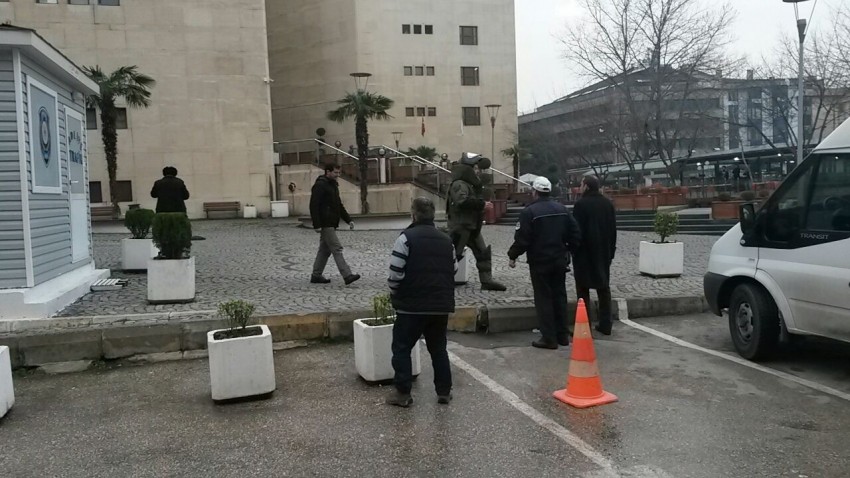 Bursa Adliyesi'nde bomba alarmı. Paket boş çıktı