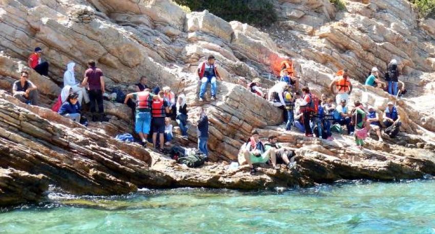 Botları batan kaçaklar Karaada'ya sığındı