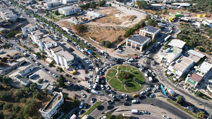 Bodrum’da trafik durdu, tüm yollar kitlendi
