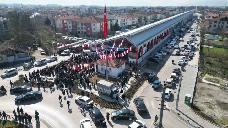 Bölgenin en büyük pazaryeri açıldı
