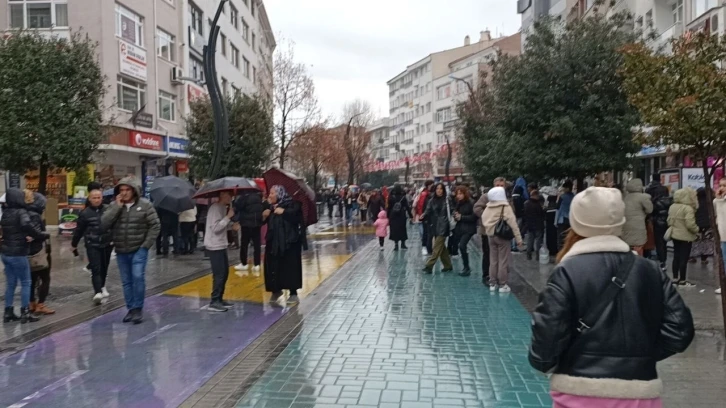 Bolu’da deprem vatandaşları sokağa döktü