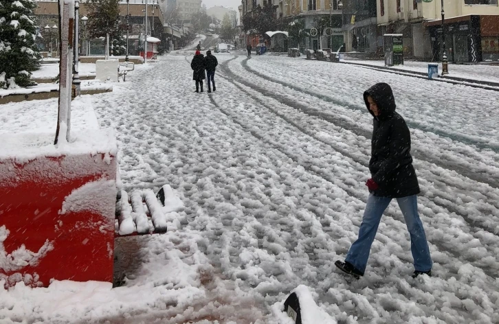 Bolu’da eğitime kar engeli
