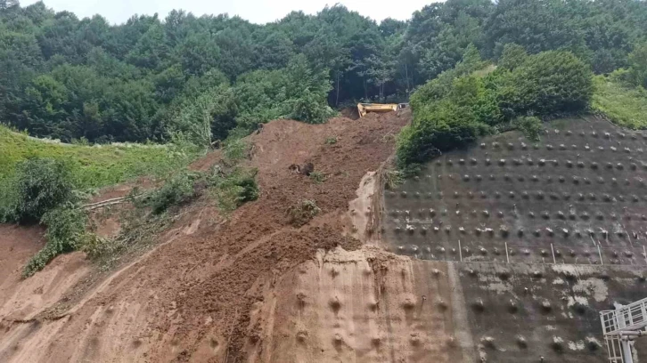 Bolu Dağı Tüneli’nde heyelanın izleri siliniyor
