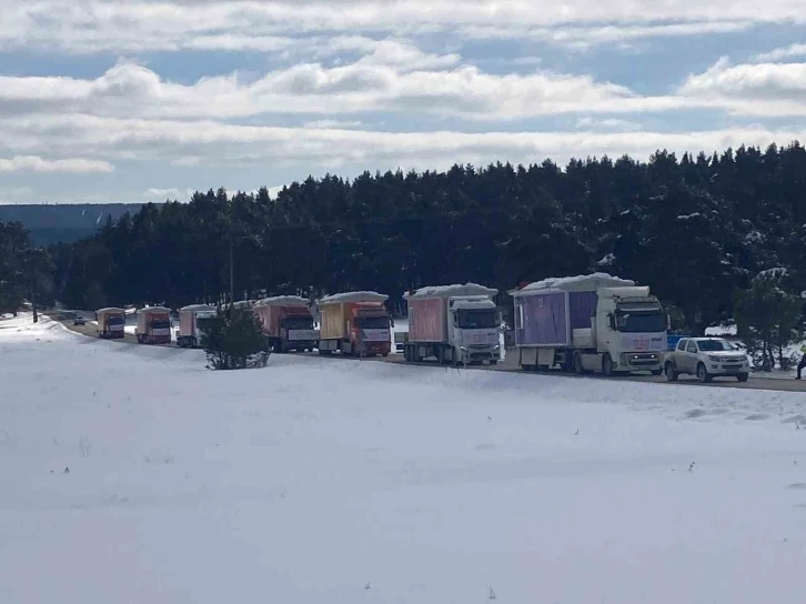 Bolu’dan deprem bölgelerine 555 araç yardım gönderildi
