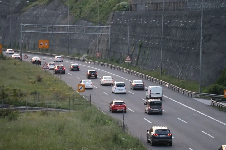 Bolu geçişinde akıcı trafik devam ediyor
