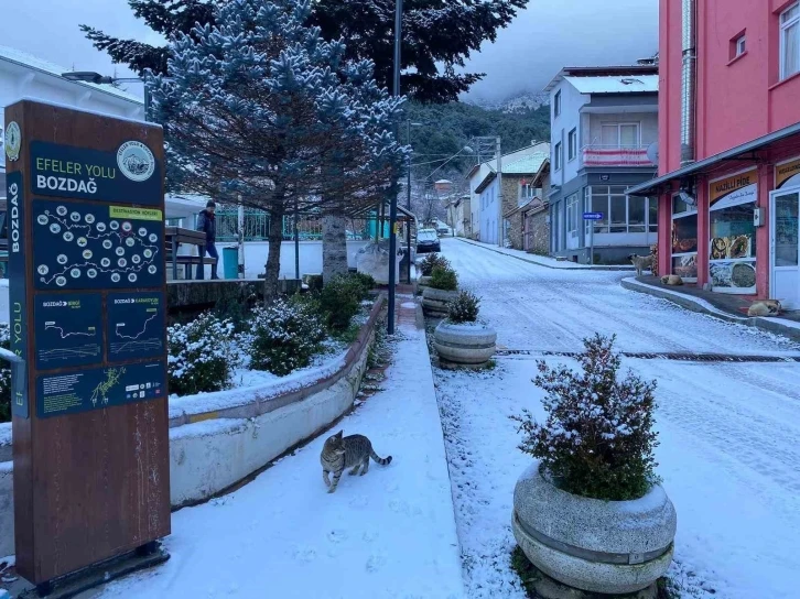 Bozdağ Kayak Merkezi açıldı, bu kez de kar birikmedi
