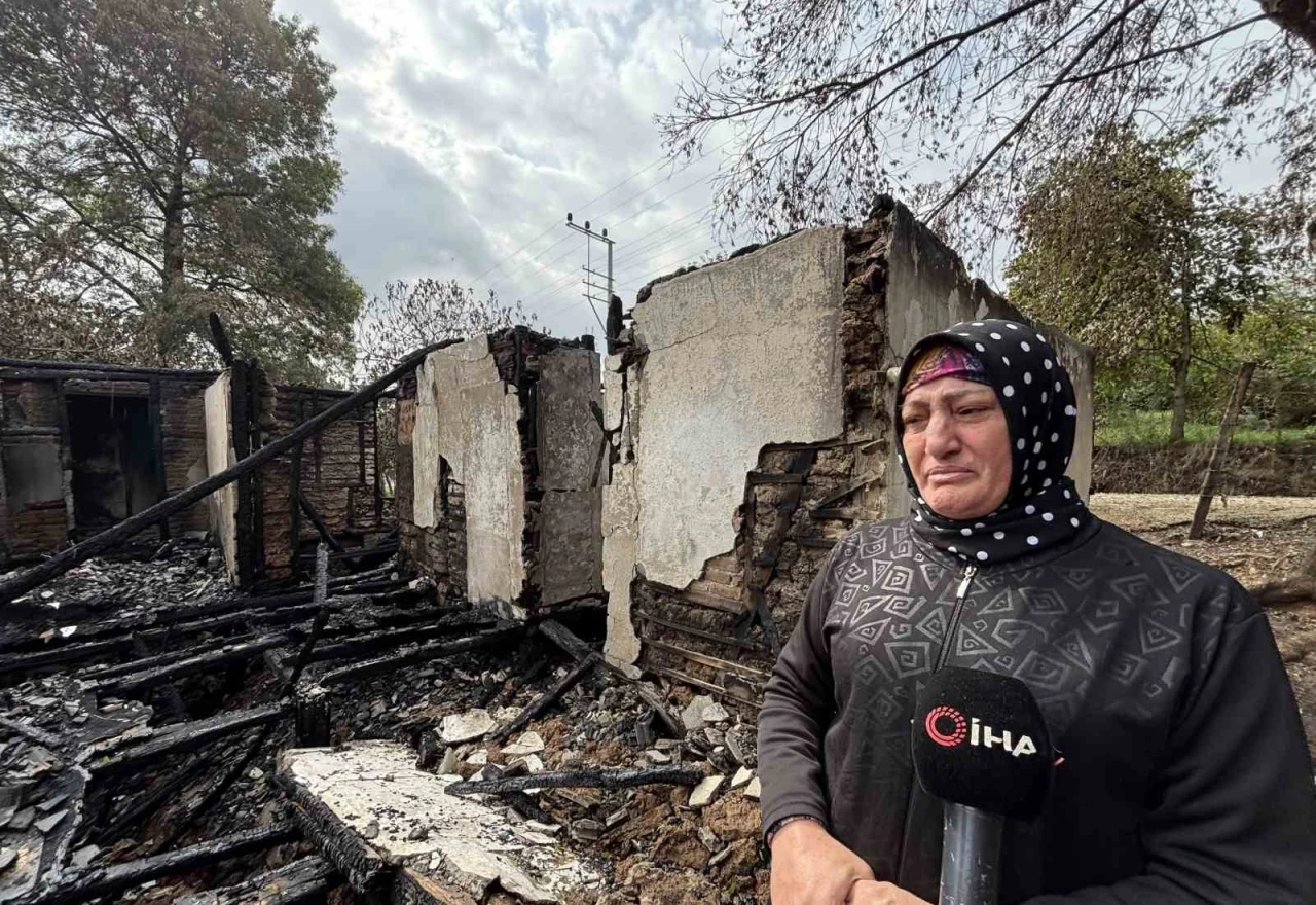 Bu olay Türkiye’yi ağlatacak: Oğlunun hatıralarıyla yaşadığı evi gözlerinin önünde kül oldu
