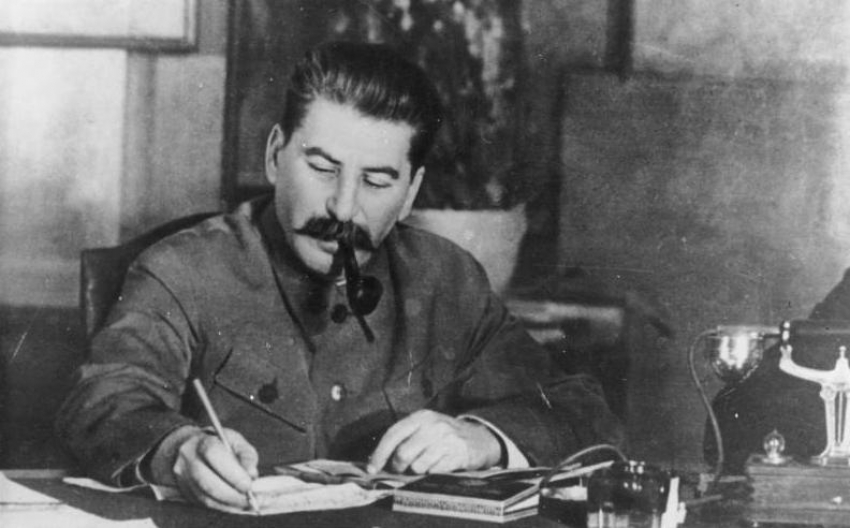 Rusya’ya yeni Stalin anıtı