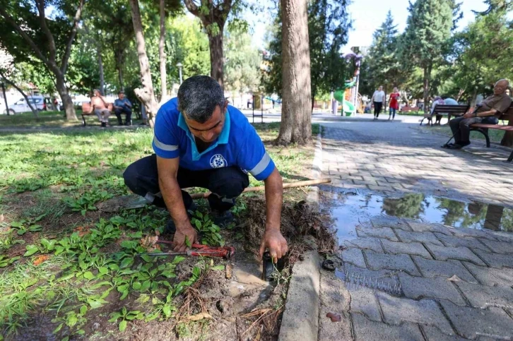 Buca’da çocuk park yakılmıştı, vandallar bu kez fıskiyeleri kırdı
