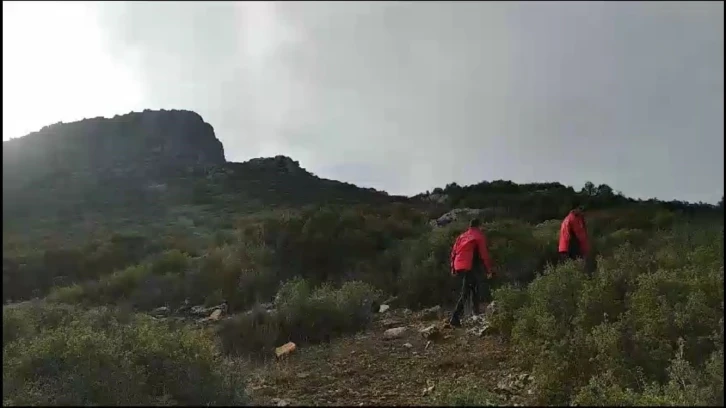 Burdur’da mantar toplarken uçurumdan düşen vatandaşı ekipler kurtardı
