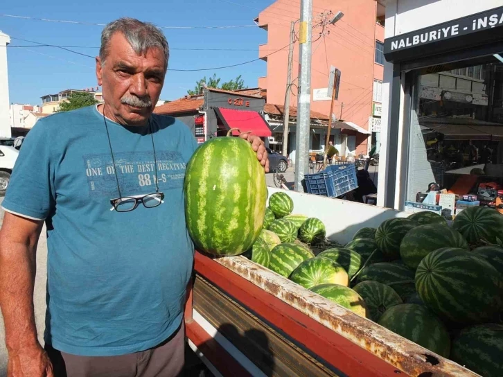 Burhaniye’de emekli eğitimci, çiftçi oldu
