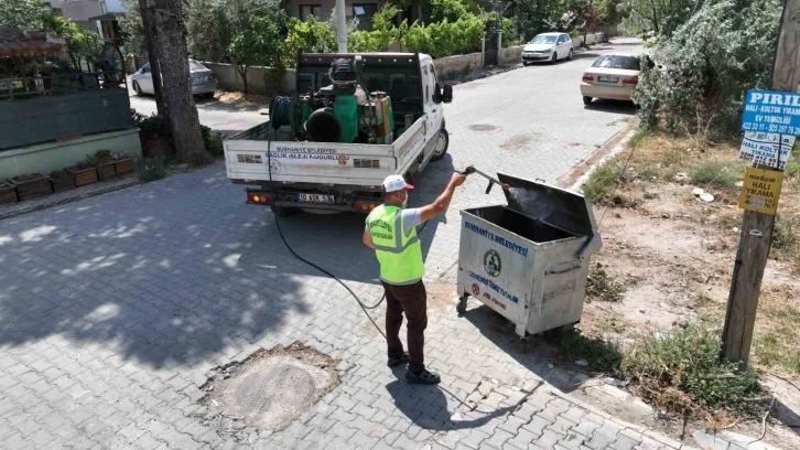 Burhaniye’de ilaçlama çalışmaları devam ediyor
