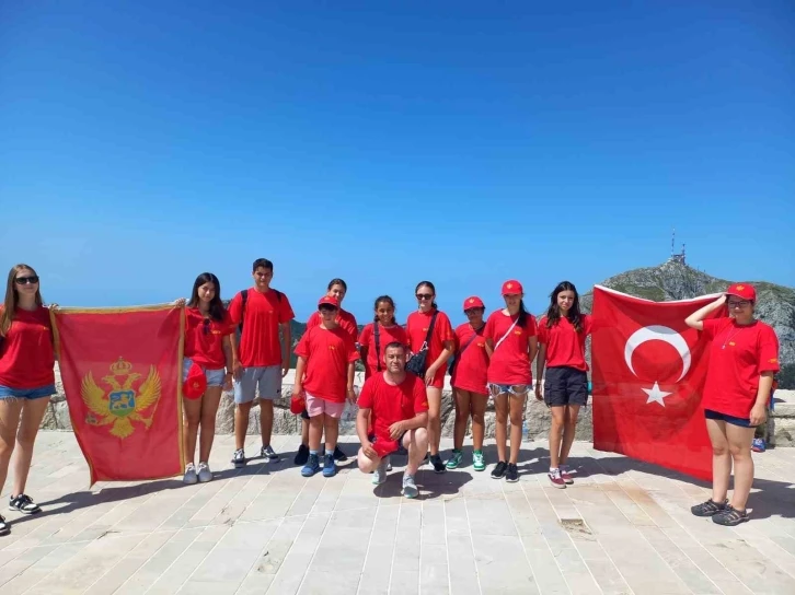 Burhaniye ekibine Karadağ ödülü
