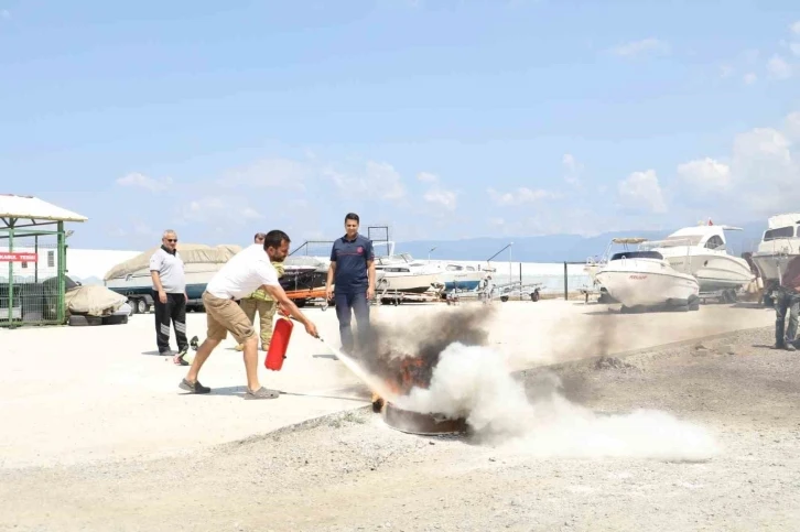 Burhaniye marinada yangın tatbikatı
