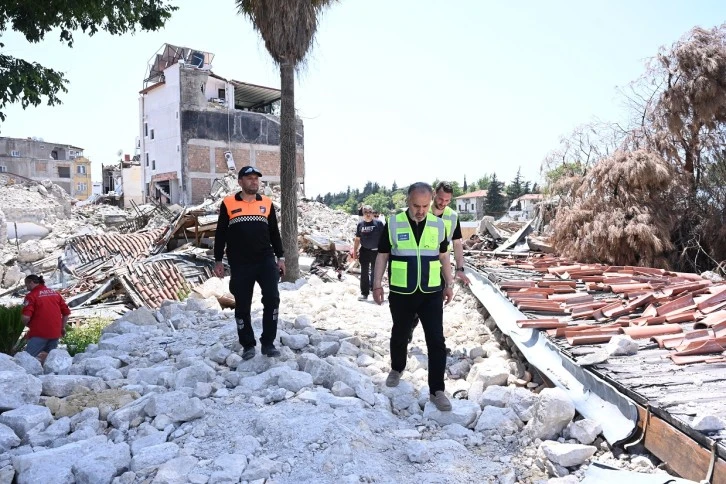 Bursa Büyükşehir Belediyesi deprem bölgesindeki çalışmalarına devam ediyor