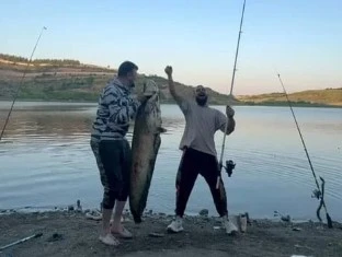 Bursa’da 165 santimetrelik balık tutan iki arkadaşa para cezası