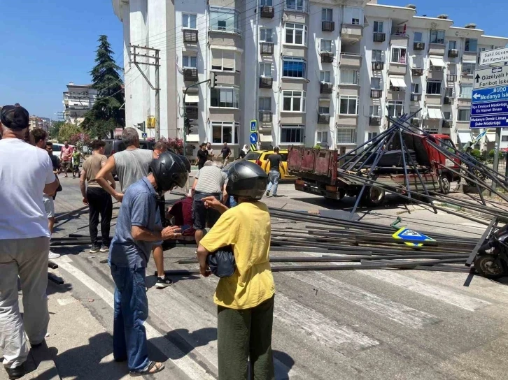 Bursa’da freni patlayan kamyon yaya ve araçları biçti: 2 yaralı