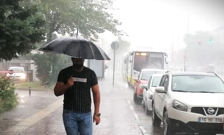 Bursa'da gökgürültülü sağanak yağış başladı