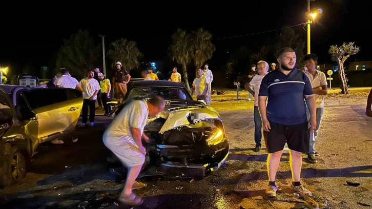 İznik Yenişehir yolunda iki otomobil kafa kafaya çarpıştı: 3 yaralı