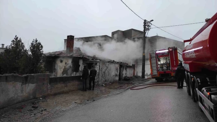 Kestel'de metruk binada çıkan yangın korkuttu