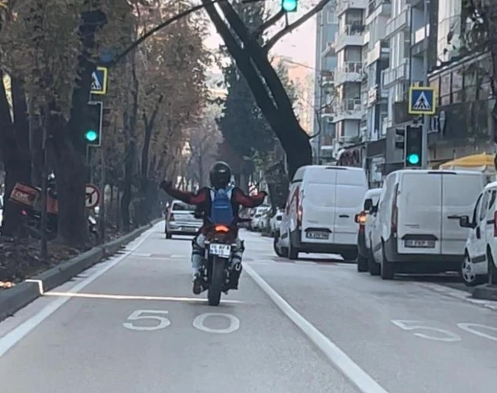 Bursa'da motosiklet üzerinde dans etti cezadan kaçamadı 