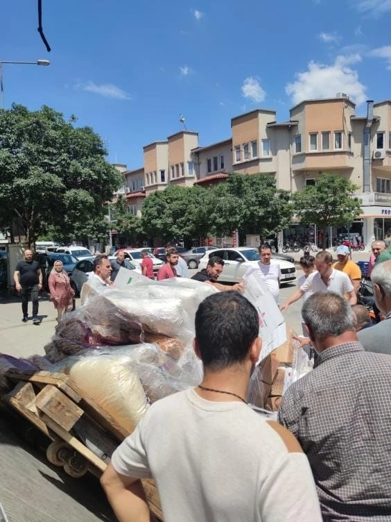 Bursa’da palet üzerinde bulunan gıda ürünlerinin üzerine düştüğü işçi yaralandı