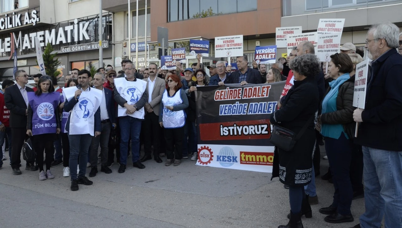 Bursa'da "Artık Geçinemiyoruz" başlıklı basın açıklaması 