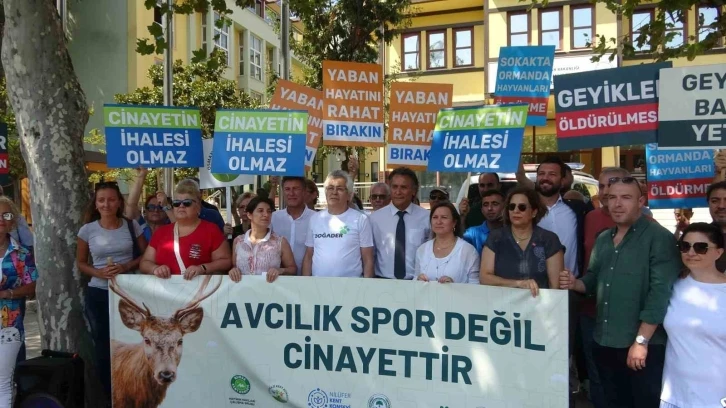 Bursalılar kızıl geyiklerin ve yüzlerce dağ keçisinin avlanmasına yönelik ihaleyi protesto etti 