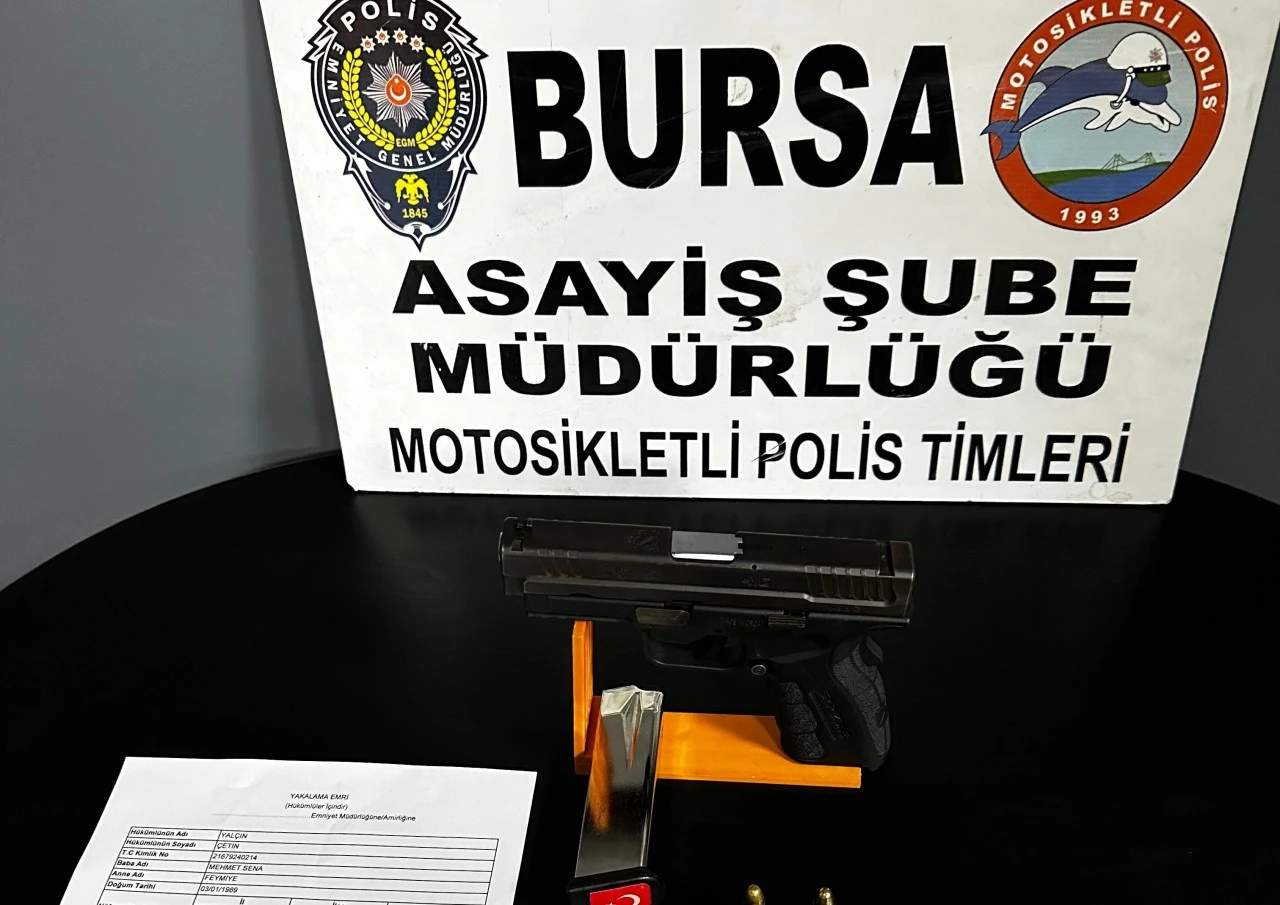 Bursa’da şüpheli araçtan tabanca ve uyuşturucu çıktı