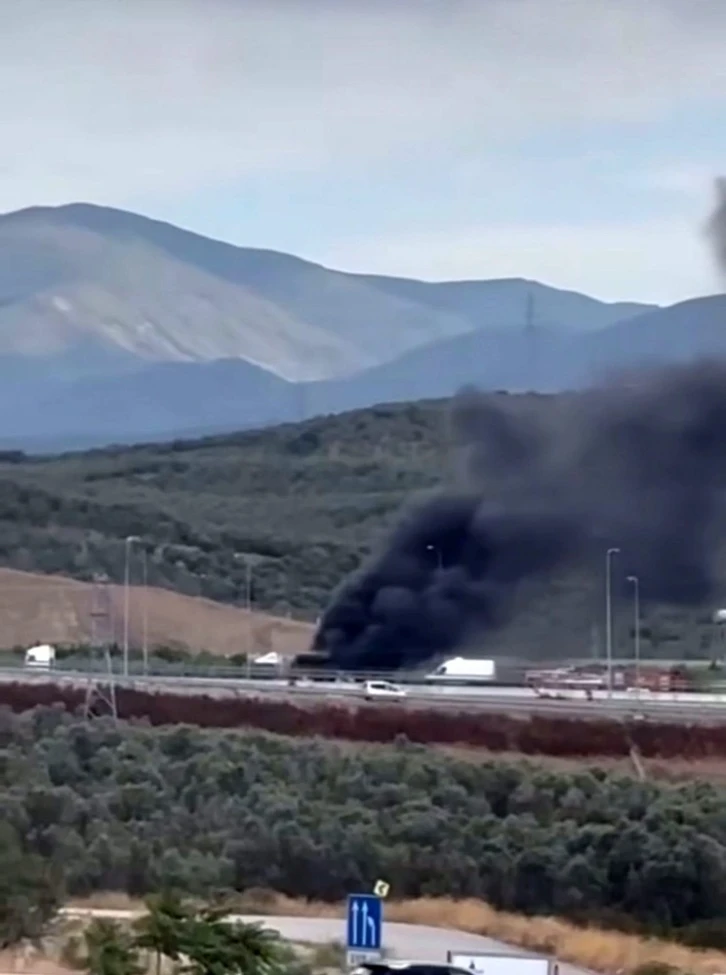 Bursa’da TIR alevlere teslim oldu