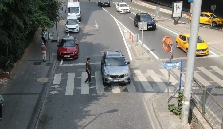 Bursa'da yayalara yol vermeyen araç sürücülerine tek tek ceza kesildi 