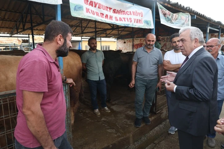 Bursa Nilüfer Belediye Başkanı Şadi Özdemir, kurban pazar alanını ziyaret etti 