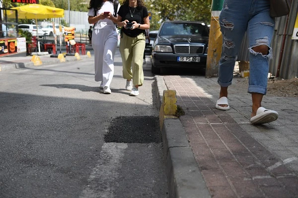 Bursa Osmangazi'nin belalı sokağı onarıldı 