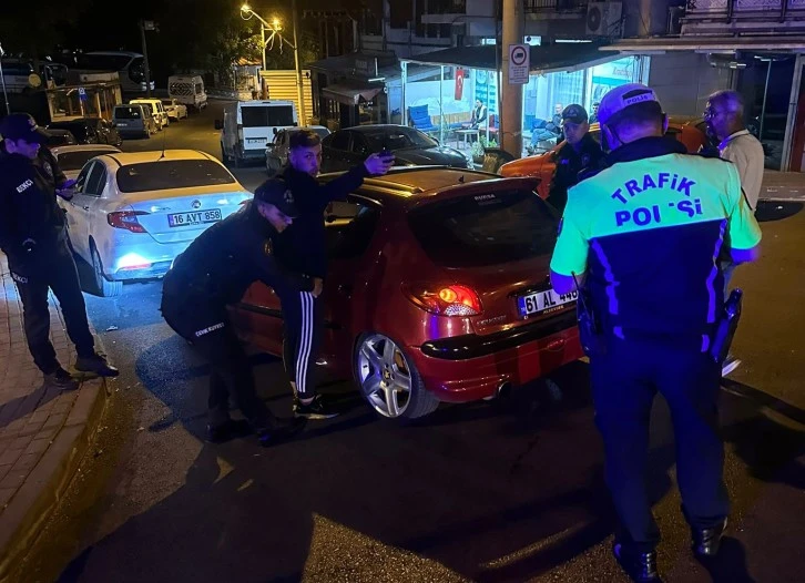 Bursa polisinden kent genelinde uygulama 