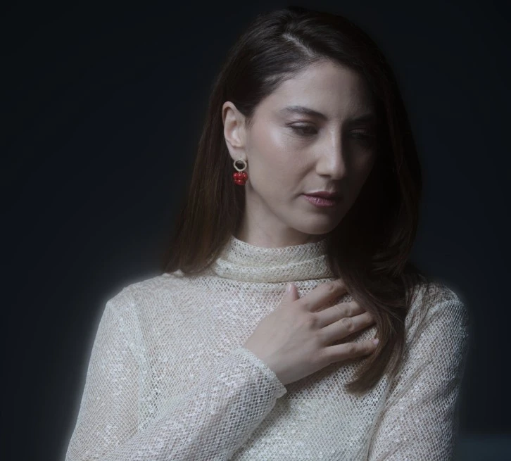 Bursalı Klasik Türk Müziği yorumcusu Neval Güleç, yeni single’ı ‘İlkyaz’ı yayınlandı