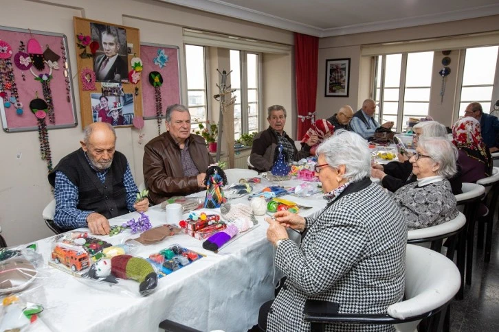 Bursalılar depremzedelerin yaralarını sarmaya devam ediyor 