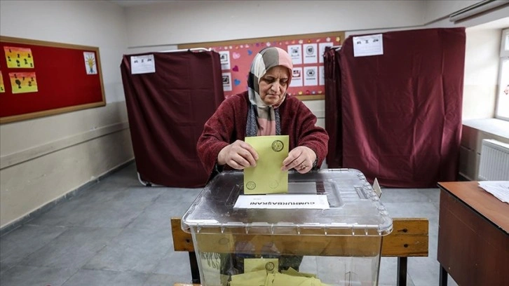 Bursa'nın 7 asırlık Cumalıkızık Köyü'nde oy kullanma işlemi