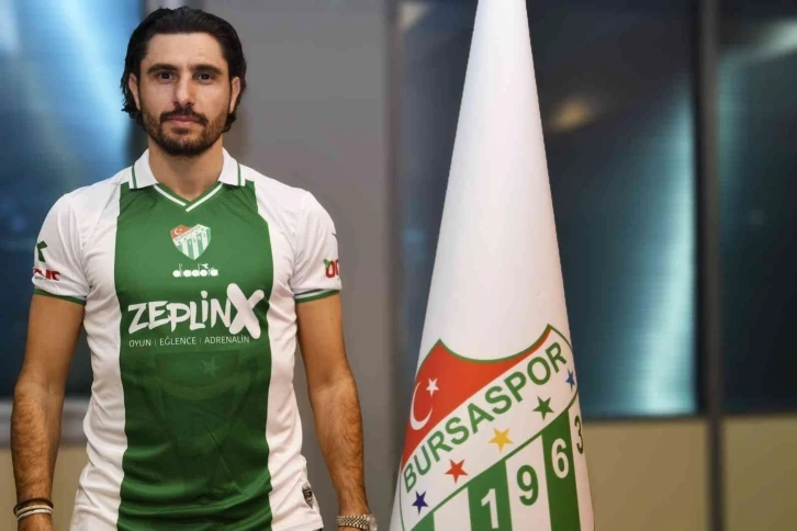 Özer Hurmacı resmen Bursaspor ile futbola geri döndü