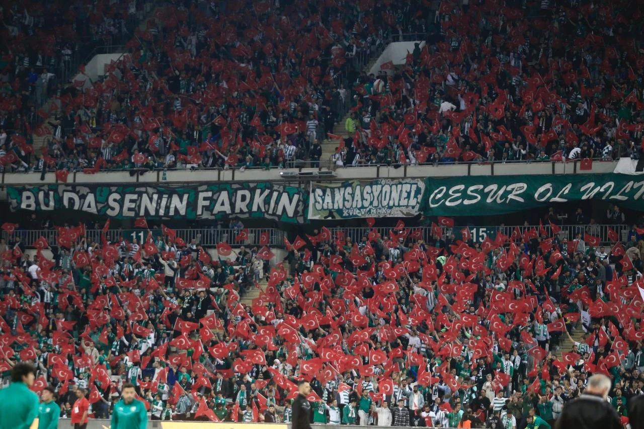 Bursaspor taraftarından Cumhuriyet kareografisi 