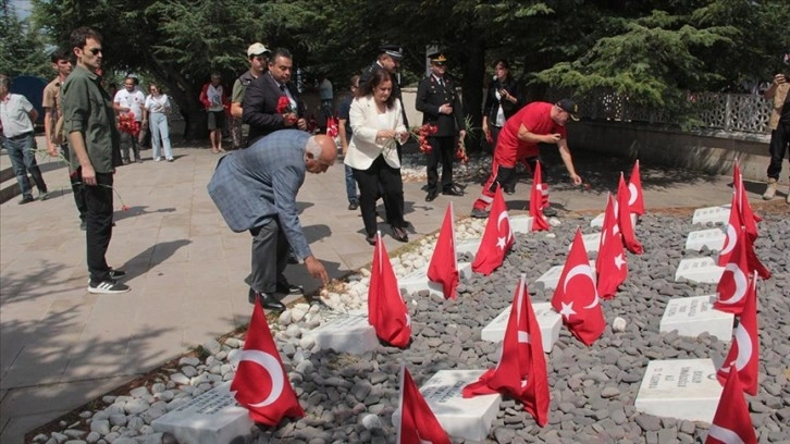 Büyük Taarruz'un 101. yılı dolayısıyla Albay Reşat Çiğiltepe Şehitliği'nde tören yapıldı