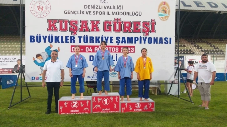 Büyükler Kuşak Güreşi Türkiye Şampiyonası’nda büyük başarı elde ettiler
