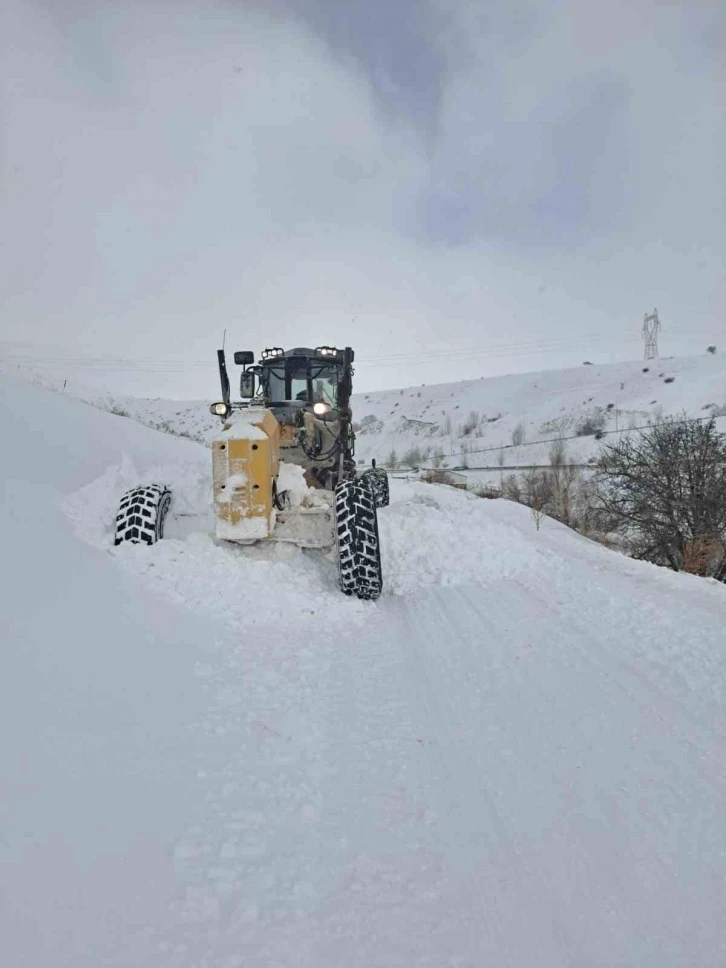 Büyükşehir, 449 mahalle yolunu ulaşıma açtı
