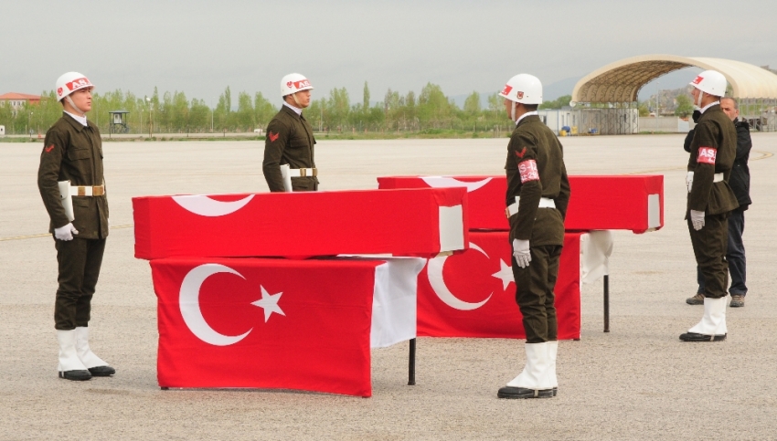 Hakkari şehitleri memleketlerine uğurlandı